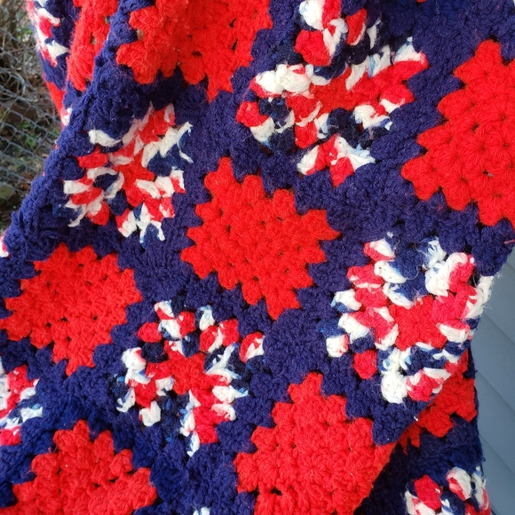 Patriotic Granny Afghan 60"x74" Red White Blue - Picture 9 of 11